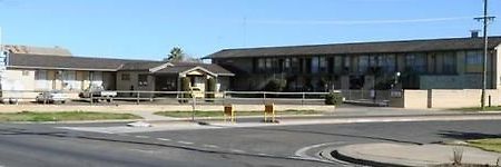 Adrian Motel Forbes Luaran gambar
