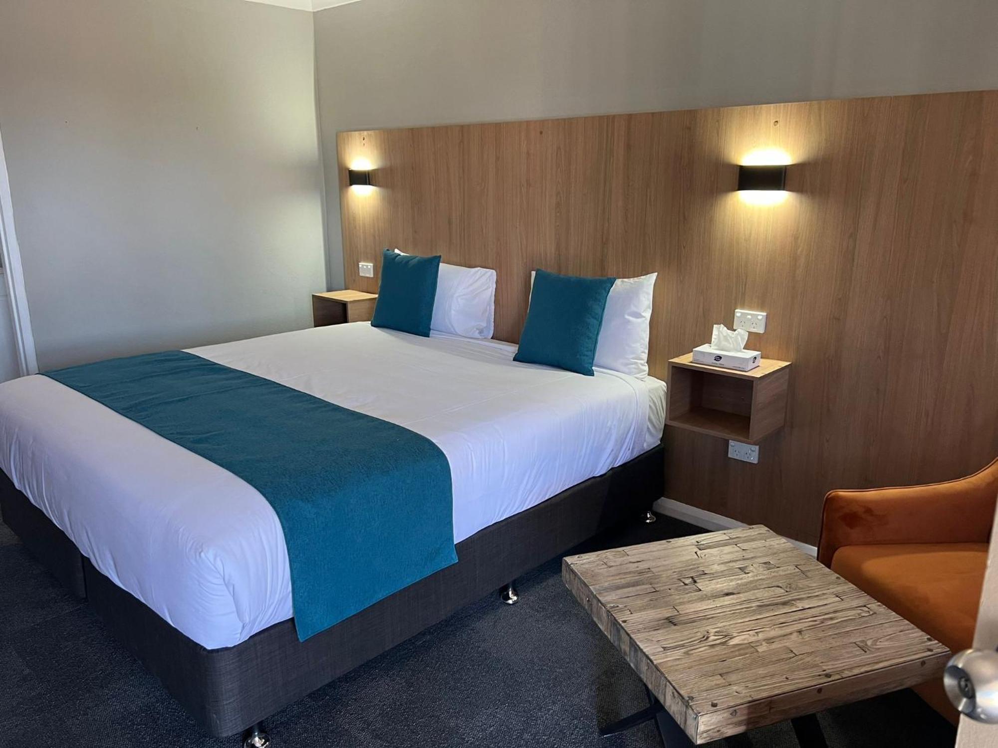 Adrian Motel Forbes Luaran gambar