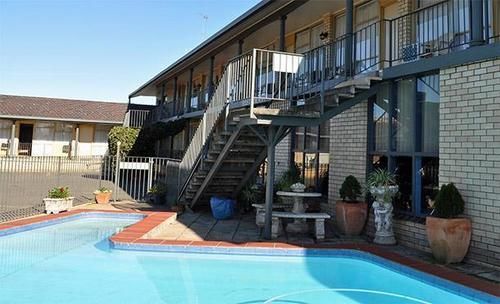 Adrian Motel Forbes Luaran gambar